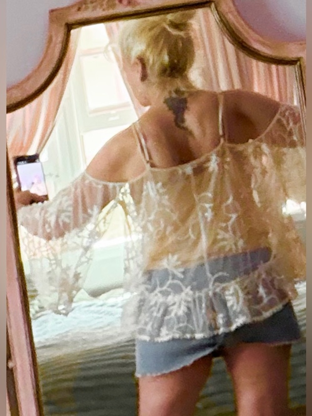 SZ M Gorgeous Sheer Lace Cold-Shoulder top w/ One Size Light Skin-tone Camisole - Picture 4 of 14